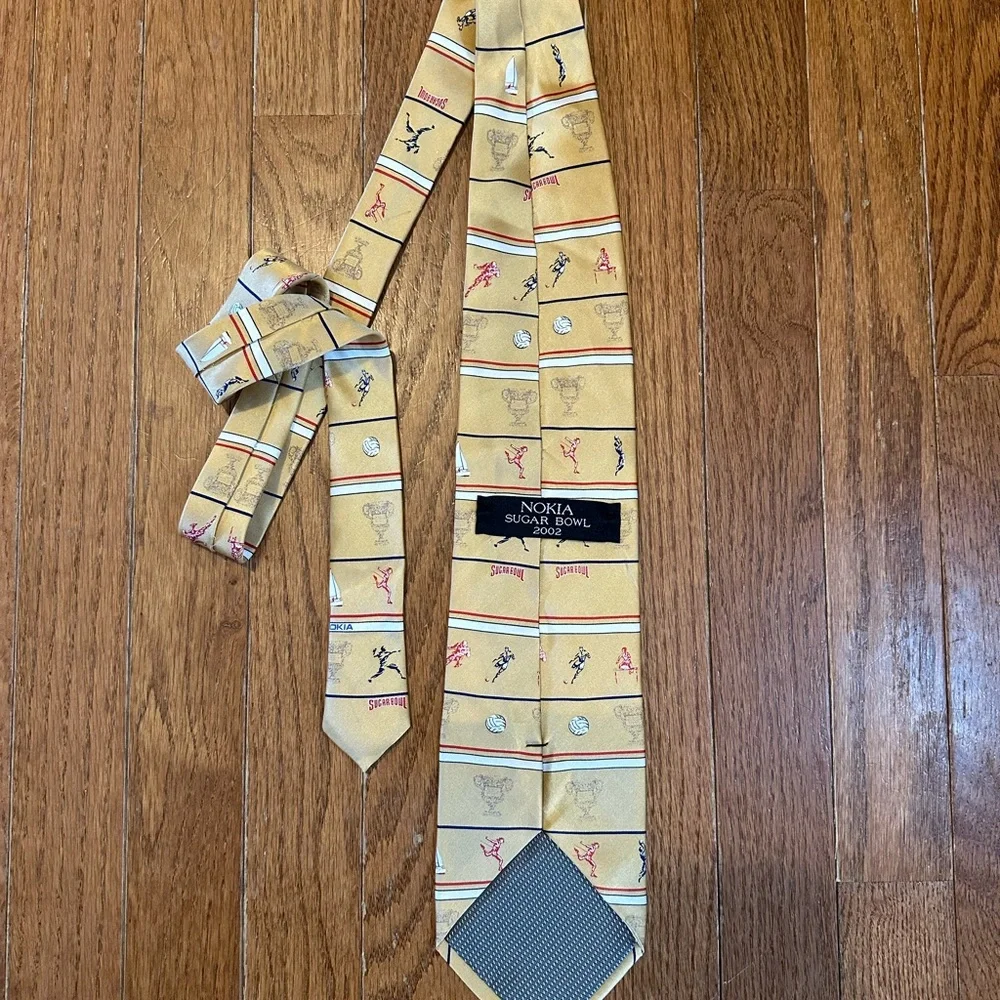 Men’s standard pointed Tie. NCAA Nokia Sugar Bowl 2002. 100%‎ Silk. Gold